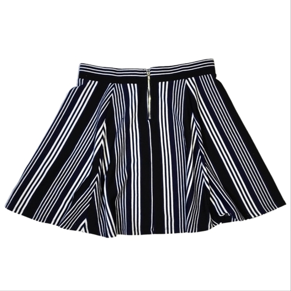 H&M Circle Mini Skirt Black Blue White Striped Size Medium Zip Closure - Picture 2 of 4